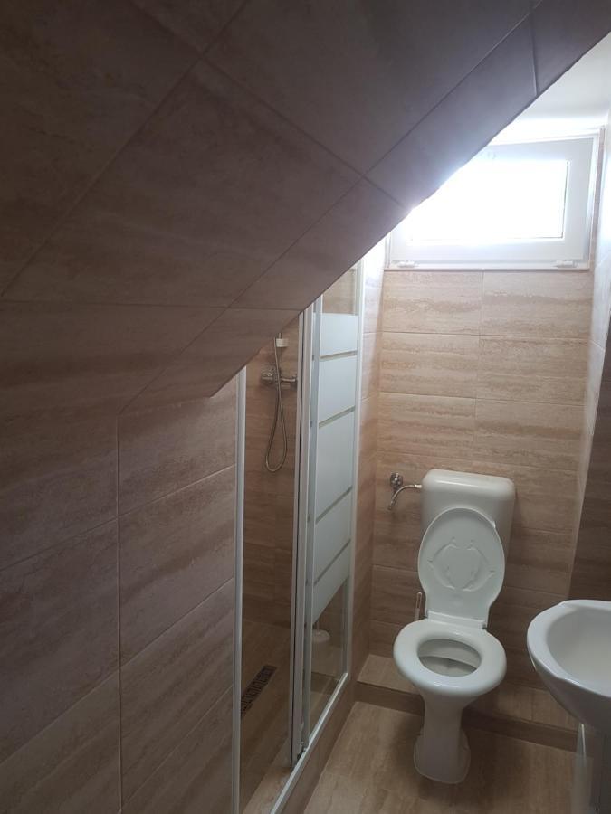 Lara Guest House Сфынту-Георге Экстерьер фото