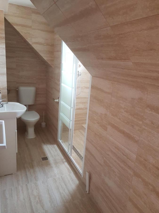 Lara Guest House Сфынту-Георге Экстерьер фото