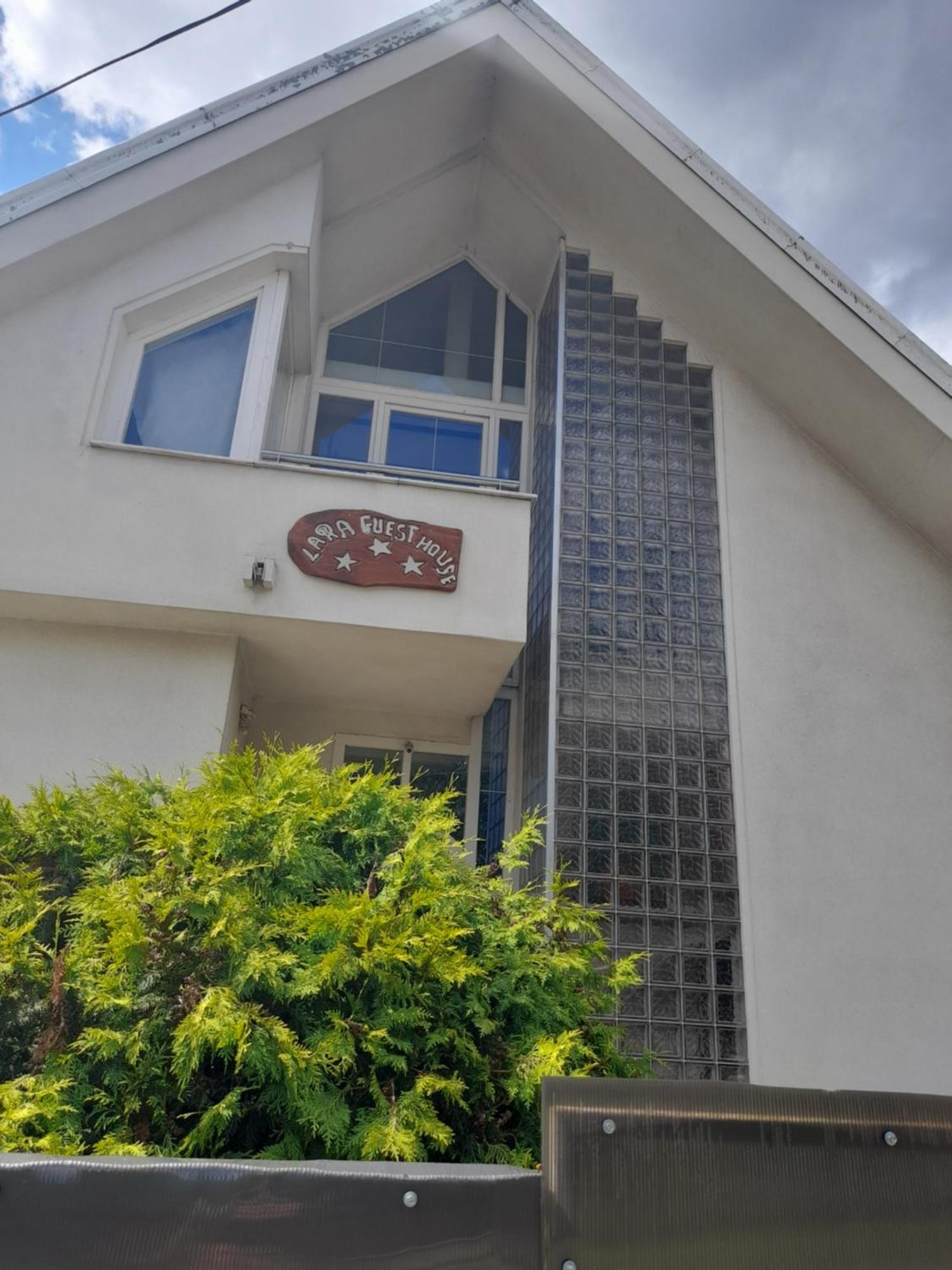 Lara Guest House Сфынту-Георге Экстерьер фото