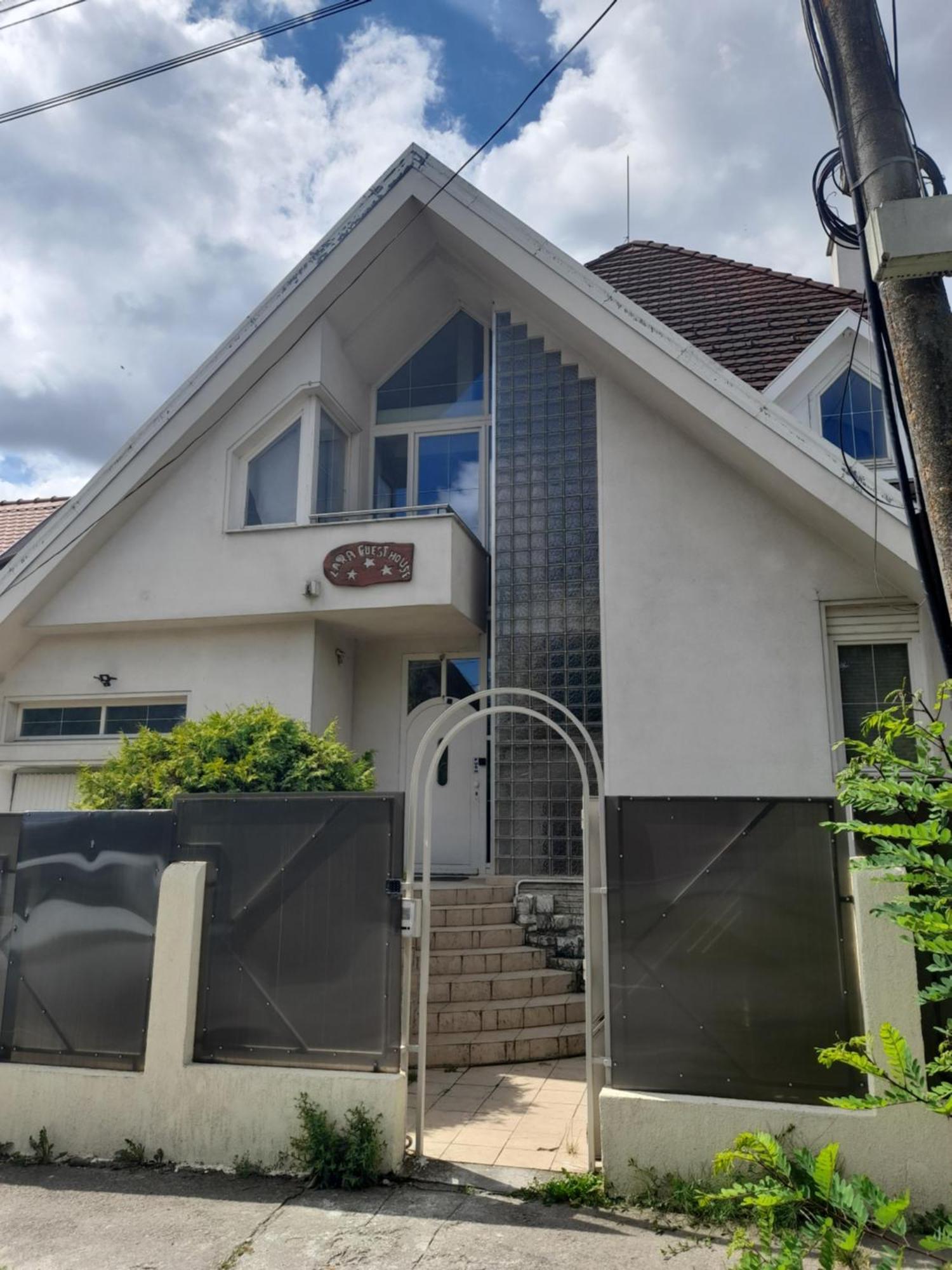 Lara Guest House Сфынту-Георге Экстерьер фото